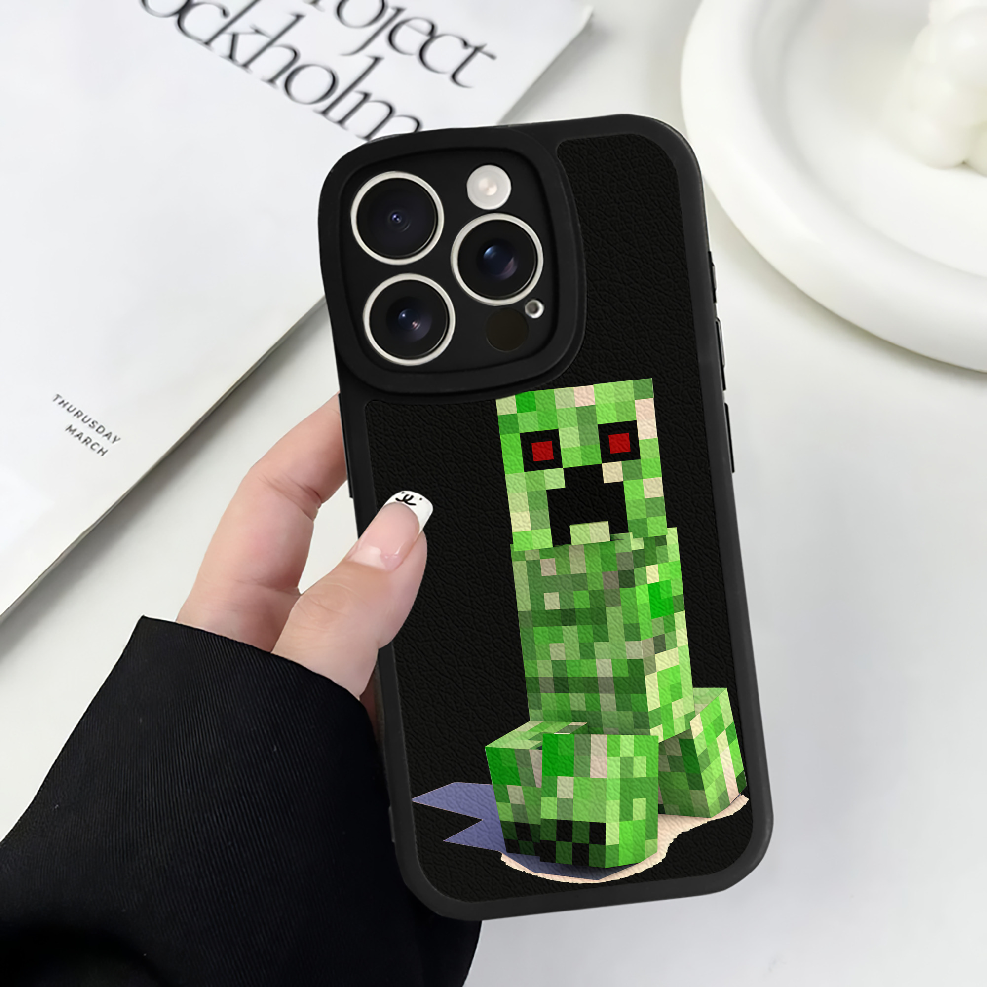 （画像用） マインクラフト ブロックの世界 Minecraft MC Block world 【iPhone 16シリーズ対応】シリコンスマホケース（レザー調） 材質：シリコン